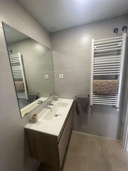 Apartamento Cervantino อัลกาลาเดเอนาเรส ภายนอก รูปภาพ