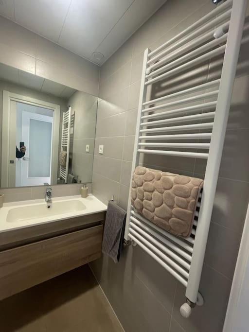 Apartamento Cervantino อัลกาลาเดเอนาเรส ภายนอก รูปภาพ